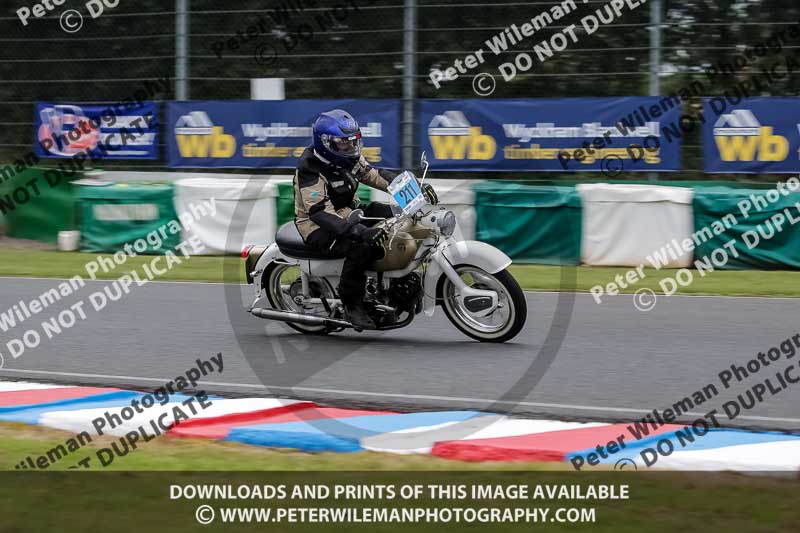 Vintage motorcycle club;eventdigitalimages;mallory park;mallory park trackday photographs;no limits trackdays;peter wileman photography;trackday digital images;trackday photos;vmcc festival 1000 bikes photographs